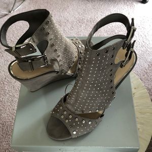 Jessica Simpson wedged heel